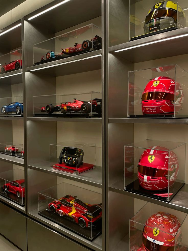 EXCLUSIVE ART COLLECTIBLES