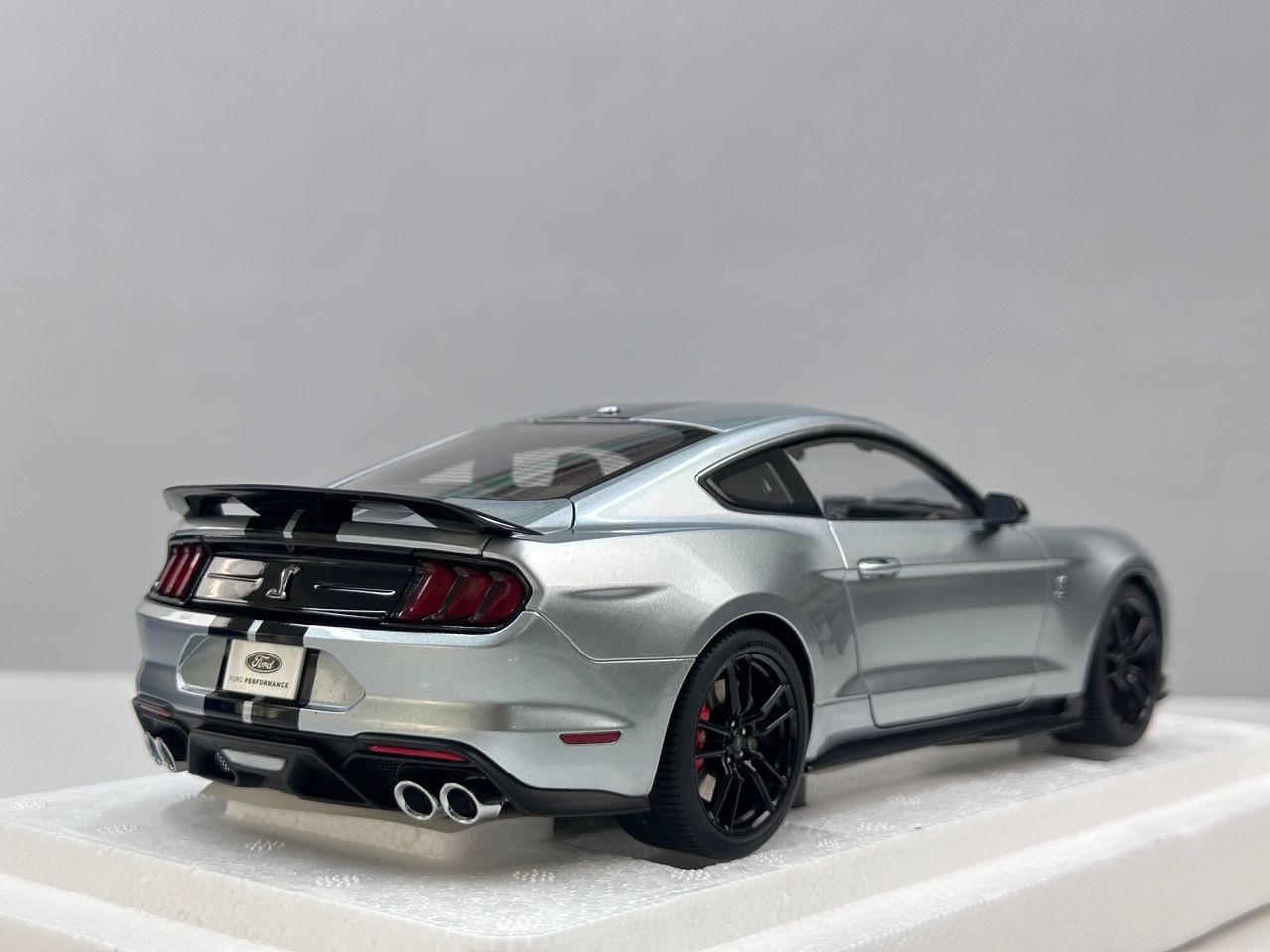 AUTOART Ford Mustang Shelby GT500