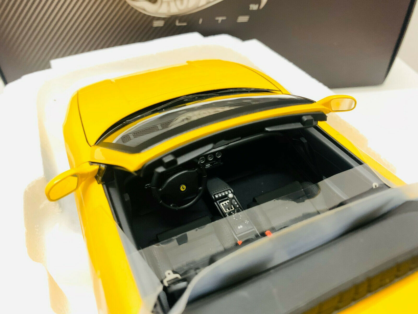 Hotwheels Elite Ferrari F355Spider 1:18 Scale Model